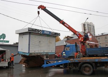 В Рязани принудительно демонтировали киоск на площади Попова