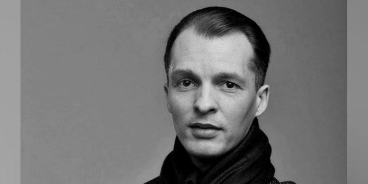 Погибшего на СВО режиссера Рязанского музыкального театра Сапрунова похоронили в Курске Погибшего на СВО режиссера Рязанского музыкального театра Сапрунова похоронили в Курске