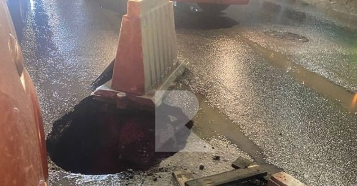 Рязанцы пожаловались на огромную яму на автодороге