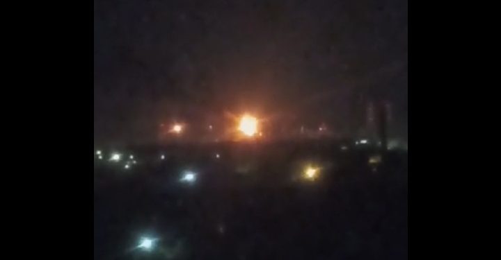 В Сети появилось видео пожара на рязанском нефтезаводе после атаки БПЛА