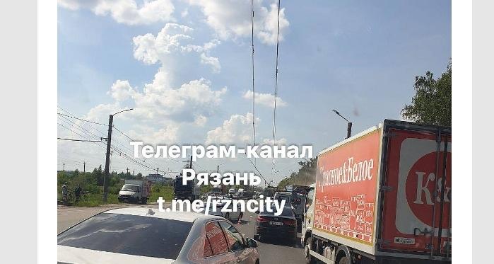 Из-за обрыва троллейбусных проводов на Московском шоссе образовалась пробка