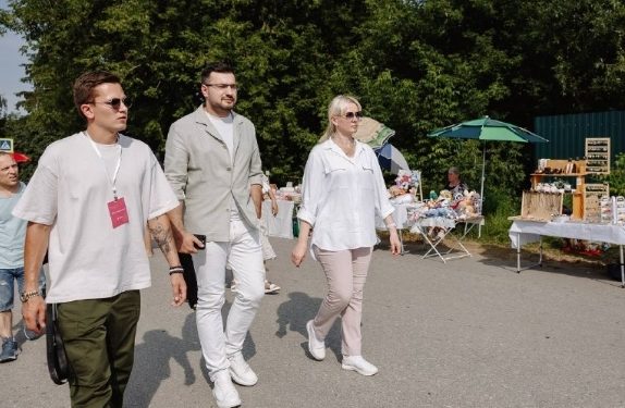 Зампред рязанского правительства Никитин посетил фестиваль "Малина" Зампред рязанского правительства Никитин посетил фестиваль «Малина»