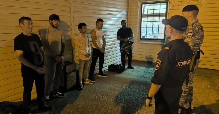 Рязанские полицейские выдворили из России 11 мигрантов-нарушителей