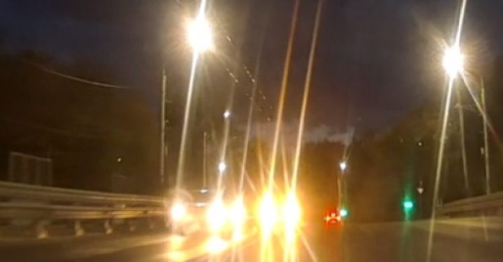 Рязанцы засняли водителя, обогнавшего машину через две сплошные полосы