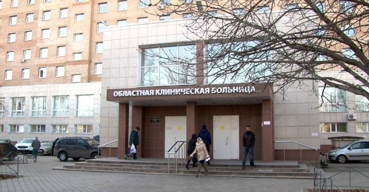 В рязанскую ОКБ доставили психически больную женщину с ножевых ранениями