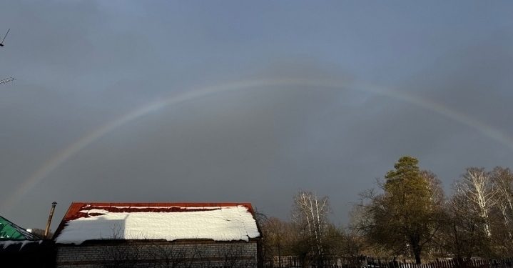 Жители Рязанской области поделились фото зимней радуги