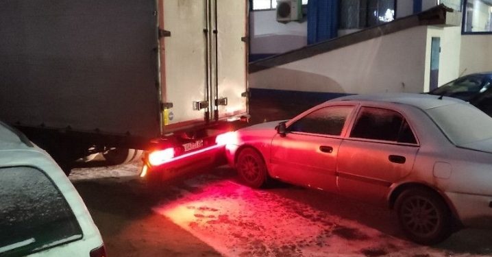 Протаранивший на парковке в Рязани два автомобиля водитель ГАЗели был пьян