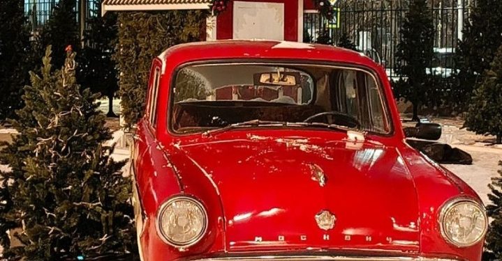 С Рязанской ВДНХ начали убирать новогоднее убранство