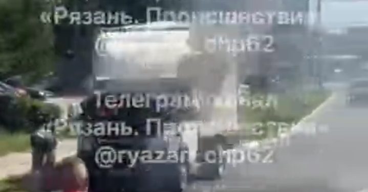 На Московском шоссе загорелся грузовик