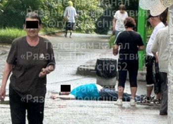 На улице Черновицкой обратили внимание на лежащего без сознания мужчину