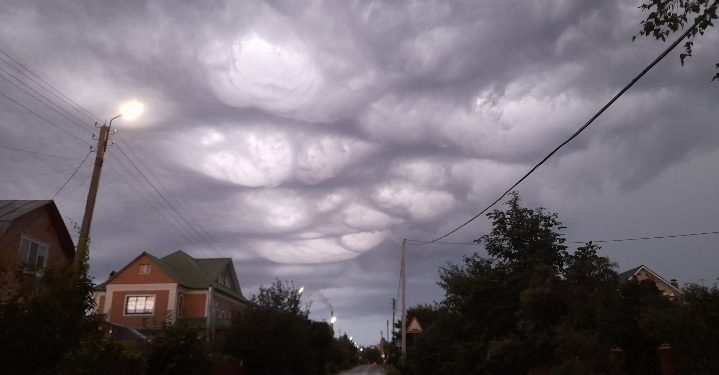 В небе над рязанским Новомичуринском засняли устрашающие облака Asperitas