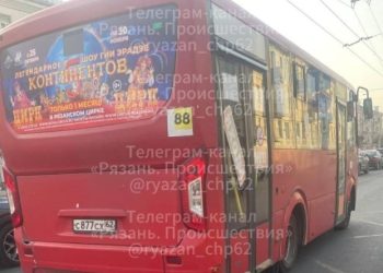 Рязанцы пожаловались на водителя маршрутки №88, разговаривавшего по телефону во время езды Рязанцы пожаловались на водителя маршрутки №88, разговаривавшего по телефону во время езды