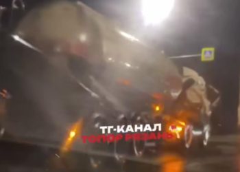 Под Рязанью столкнулись две фуры Под Рязанью столкнулись две фуры