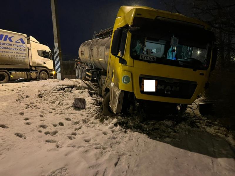В Михайловском районе произошла авария с участием автоцистерны