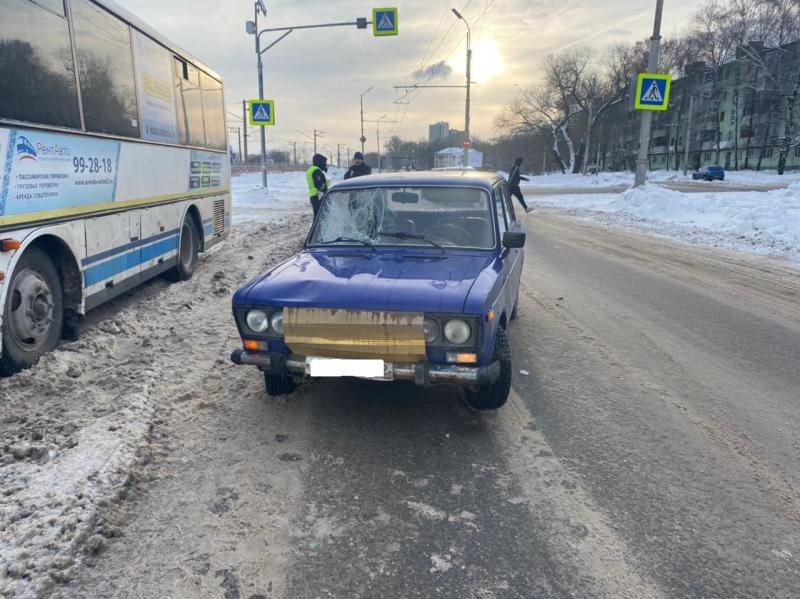 На улице Халтурина водитель на ВАЗ сбил 21-летнюю рязанку