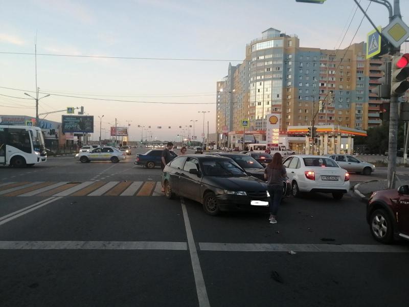 Вблизи рязанского ТЦ "Круиз" в ДТП пострадали два человека