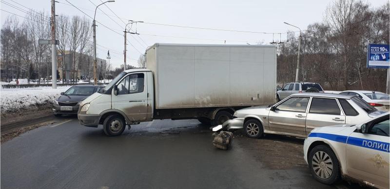 На Московском шоссе в ДТП пострадала 33-летняя пассажирка ВАЗа