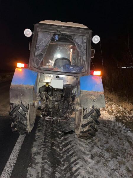 В Спасском районе пенсионер на «Lada Granta» врезался в трактор