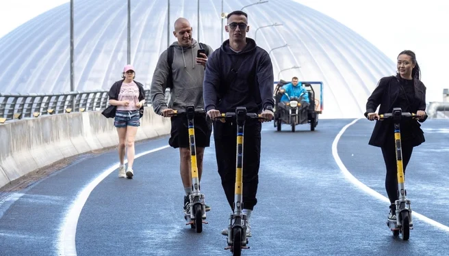 Власти планируют резко увеличить штрафы за езду на электросамокате