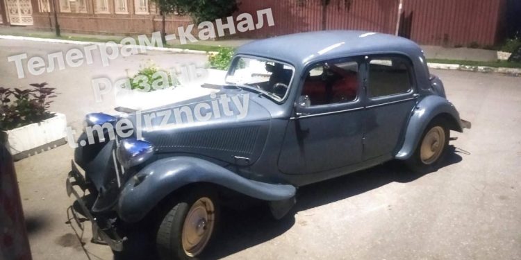 На улице Павлова в Рязани заметили Citroen 1950 года