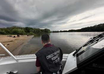 Под Рязанью опрокинулся катер, 1 человек пропал и 5 пострадали Под Рязанью опрокинулся катер, 1 человек пропал и 5 пострадали