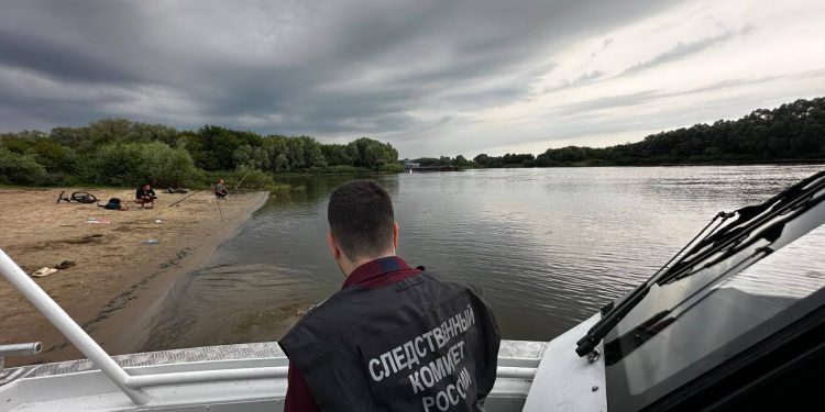 Под Рязанью опрокинулся катер, 1 человек пропал и 5 пострадали Под Рязанью опрокинулся катер, 1 человек пропал и 5 пострадали