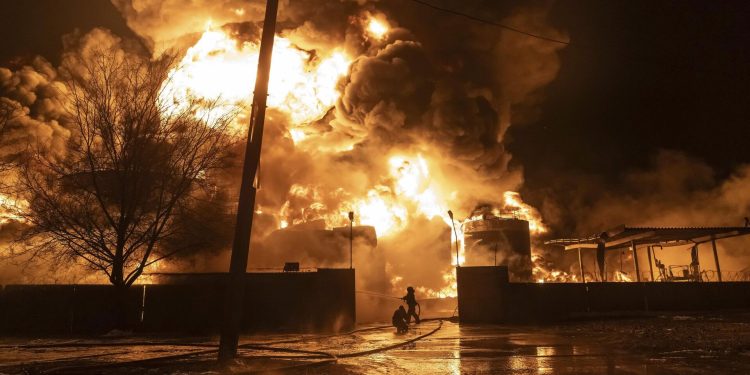 ВС России ударили по складу с боеприпасами в Харькове