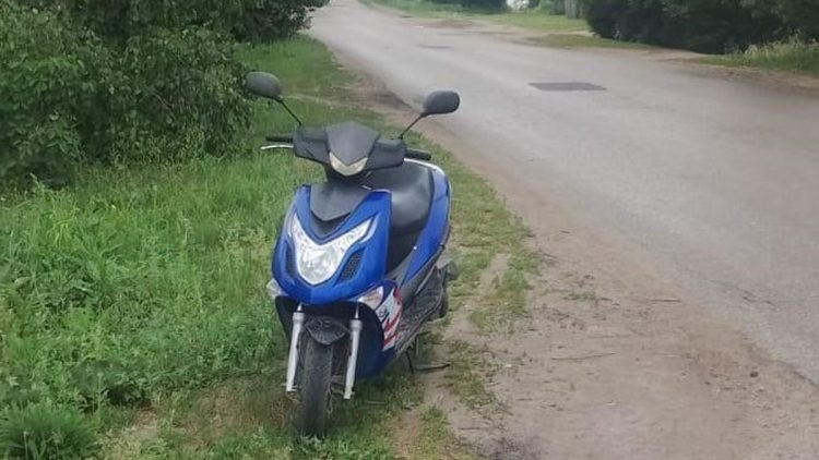 В Сараевском районе полиция остановила 37-летнюю женщину-скутериста без "прав"