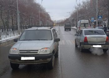 На улице Космонавтов под колеса автомобиля попал 7-летний ребенок На улице Космонавтов под колеса автомобиля попал 7-летний ребенок