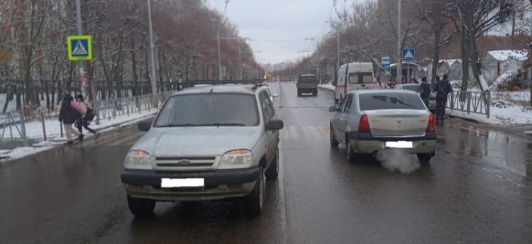 На улице Космонавтов под колеса автомобиля попал 7-летний ребенок