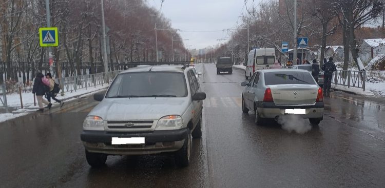 На улице Космонавтов под колеса автомобиля попал 7-летний ребенок