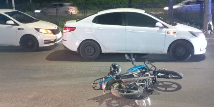 На улице Новоселов 16-летний мотоциклист устроил ДТП На улице Новоселов 16-летний мотоциклист устроил ДТП