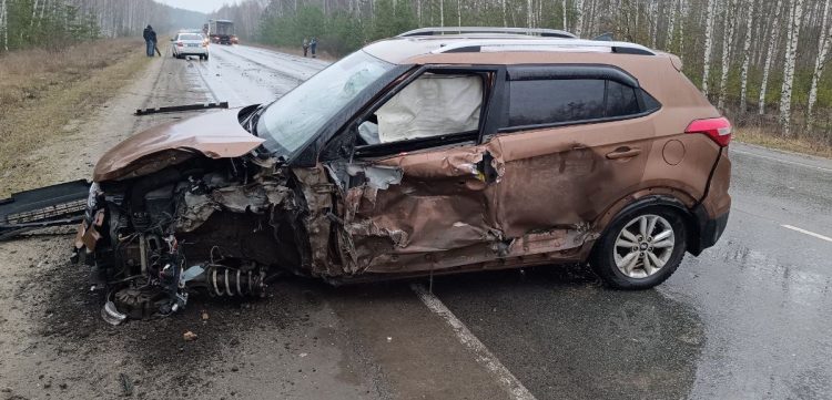 В Рязанской области при столкновении грузовика и легковушки пострадал 29-летний водитель