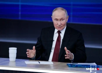 Путин назвал ситуацию в экономике сложной и заявил о восстановлении складов