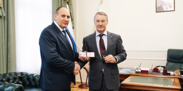 Участник СВО Михаил Давыдов сдал мандат депутата облдумы