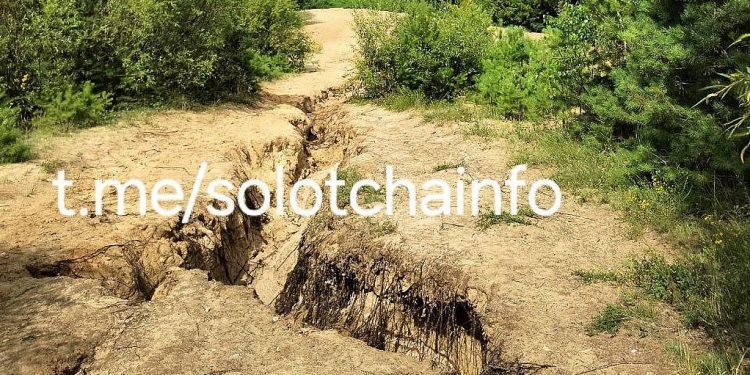 В Солотче Лысая гора получила большую трещину