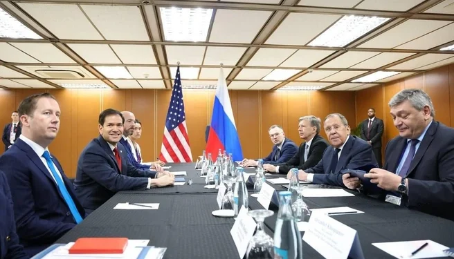 Советник Трампа обсудил с Лавровым важные вопросы на Филиппинах Советник Трампа обсудил с Лавровым важные вопросы на Филиппинах