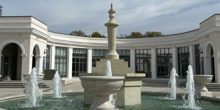 На Рязанской ВДНХ начал работать фонтан