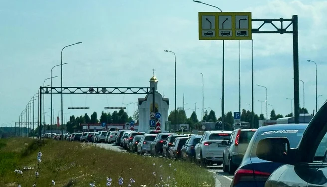 Водители нервно переезжают от заправки к заправке на «путинском» автобане