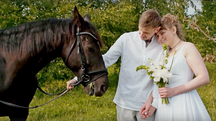 Рязанская пара выбрала для регистрации брака конно-спортивный клуб «История»