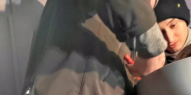 Юный рязанец надел на голову горшок и застрял в нем