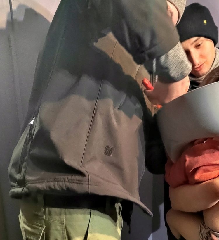 Юный рязанец надел на голову горшок и застрял в нем