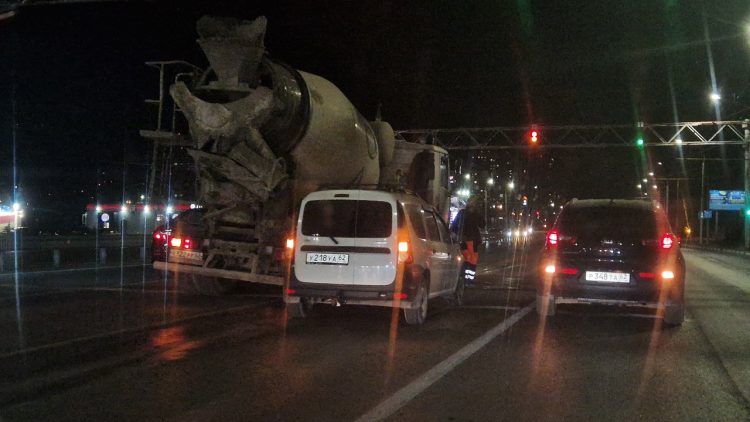 На Московском шоссе произошло ДТП с участием бетономешалки