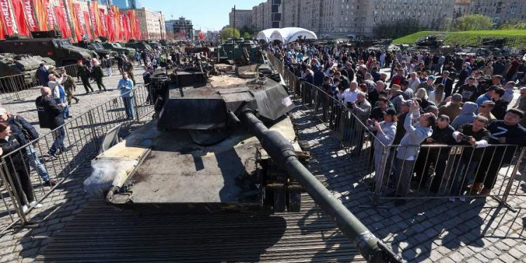 Американский Abrams и немецкий Leopard 2 показывают россиянам