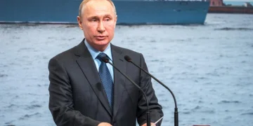 Территориальная целостность, война с Европой и трехсторонние переговоры — главные заявления Путина на съезде в Большом театре