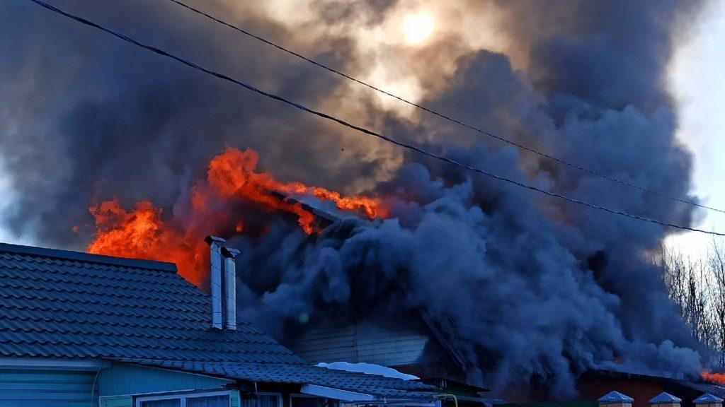 В Скопинском районе загорелся частный дом