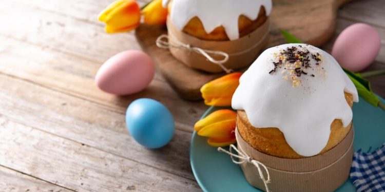 Диетолог Комиссарова: пара кусочков кулича на Пасху не навредят здоровью
