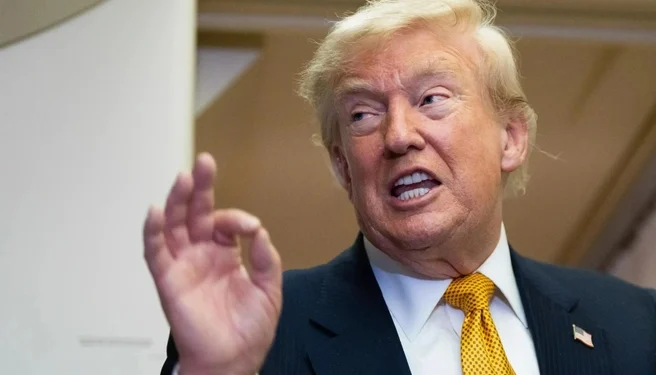 Трамп подписал указ о санкциях против России и сразу его отменил