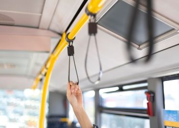 В центре Рязани очевидцы засняли обрыв троллейбусных проводов