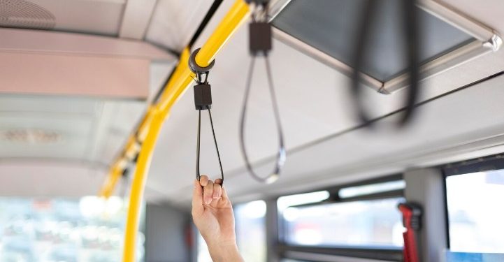 В центре Рязани очевидцы засняли обрыв троллейбусных проводов